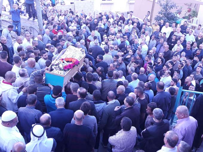 جماهير غفيرة تشيع جثمان المرحوم عبد الحكيم مفيد